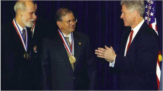 President Bill Clinton presents the U.S. National Medal of Technology to Vint and Kahn, in 1997